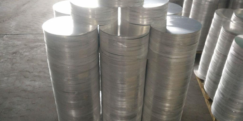 These are piles of aluminum circle plate products.
